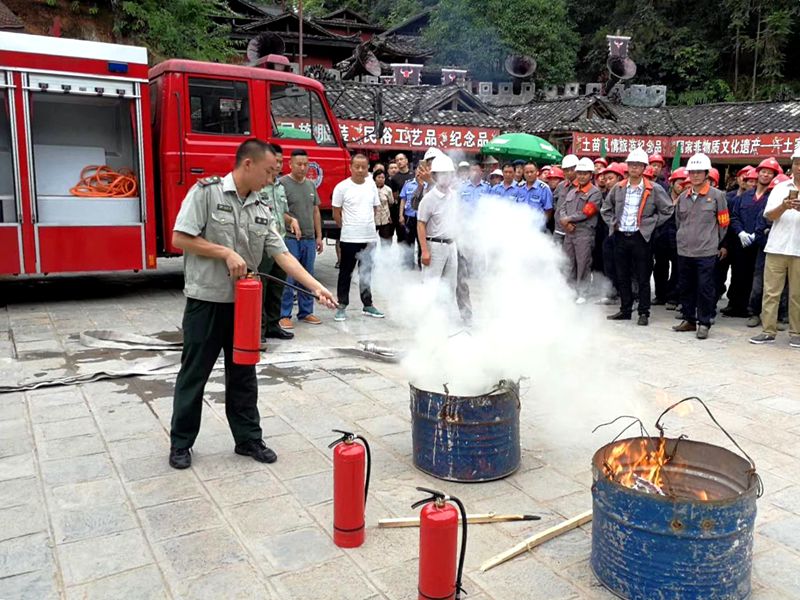 參訓(xùn)人員現(xiàn)場演練。_副本.jpg