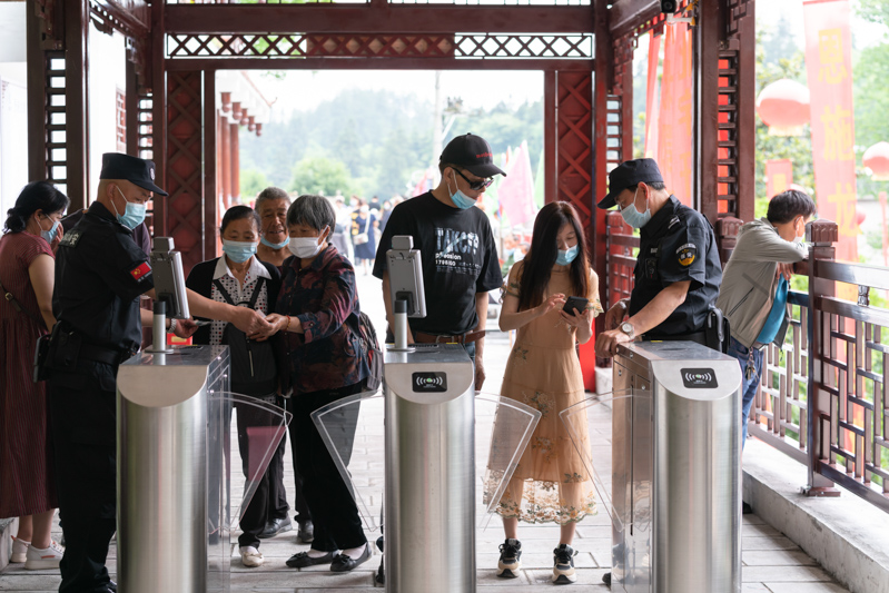 1654045677742530.jpg 檢票進入景區(qū).jpg