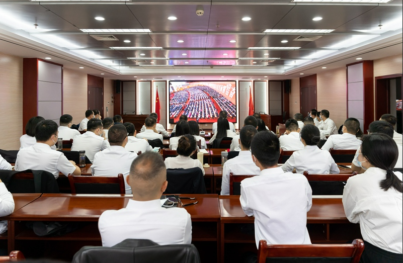 州國(guó)投集團(tuán)組織收看黨的二十大開幕式盛況