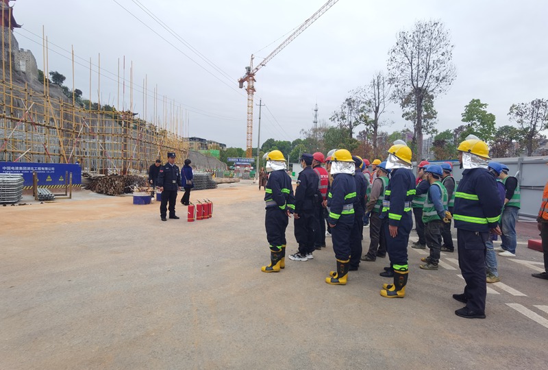 恩施土司城、龍麟宮景區(qū)開展 消防、防汛、防暴應(yīng)急演練